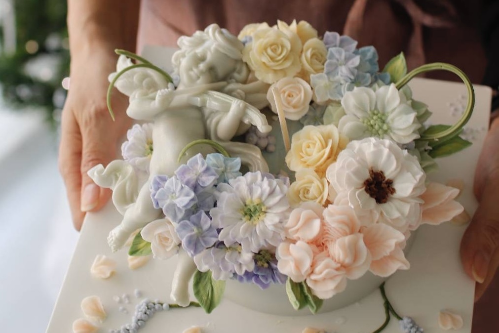 エンジェルと花をあしらったケーキキャンドル